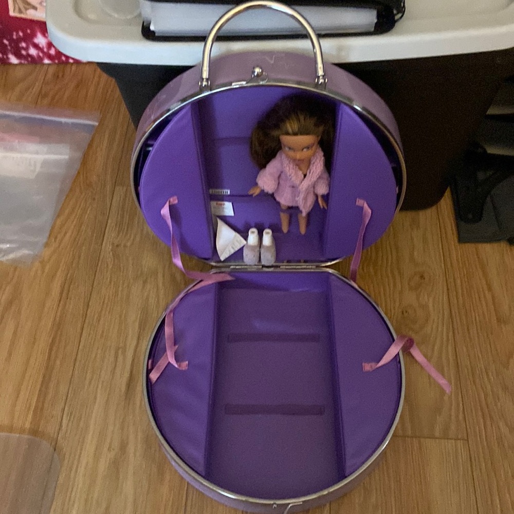 Bratz doll case and BRATZ doll